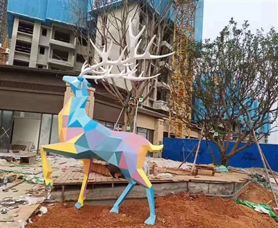 Skulptura jelenov iz steklenih vlaken