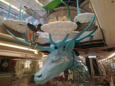 Obsežna skulptura zunanjih steklenih vlaken