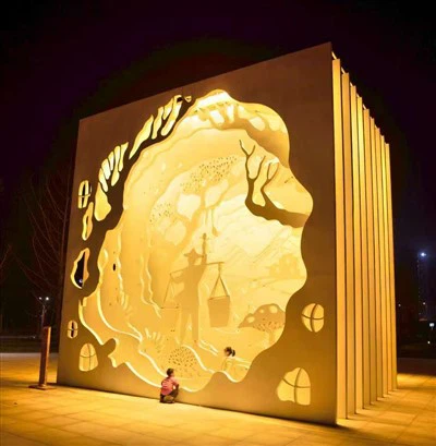 Obsežna tematska skulptura iz mesta Yiwu iz nerjavečega jekla